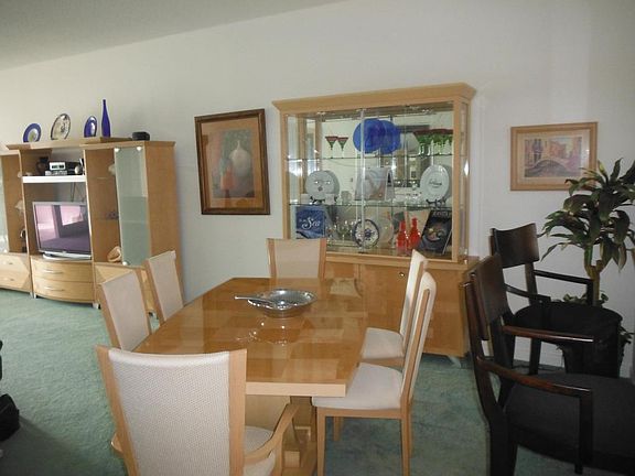 3rd image of 3 Harbour Isle Dr E Unit Ph05