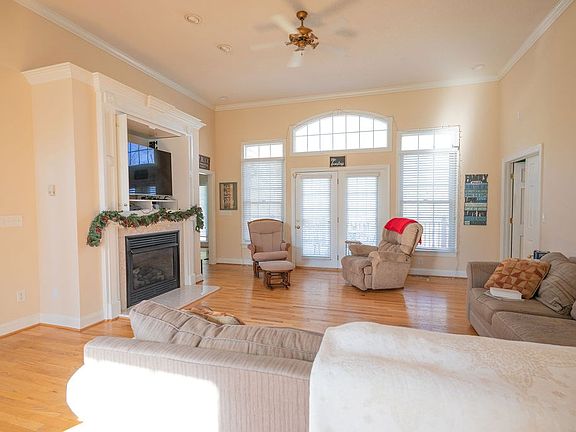 3rd image of 143 Janice Ct