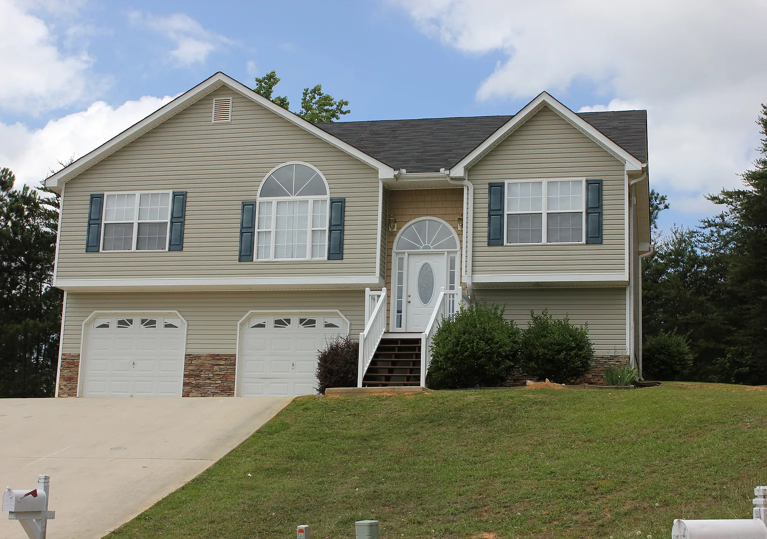 Great 4 Bedroom 2 Bath Home — Photo 1