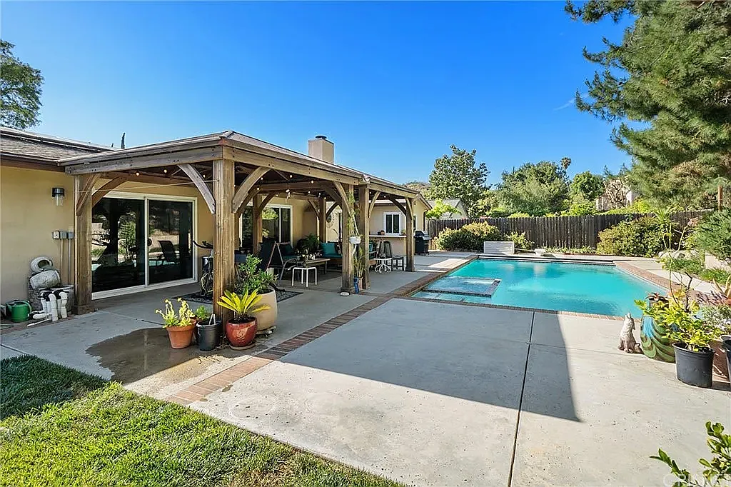 4 bed, 2054 sqft, $8,000 — Photo 3