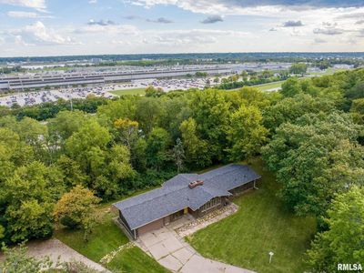 163 Elmhurst Ln, Riverdale, IA, 52722