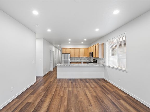 5th image of 2385 Herbert St