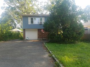 59 E Smith St, Amityville, NY 11701