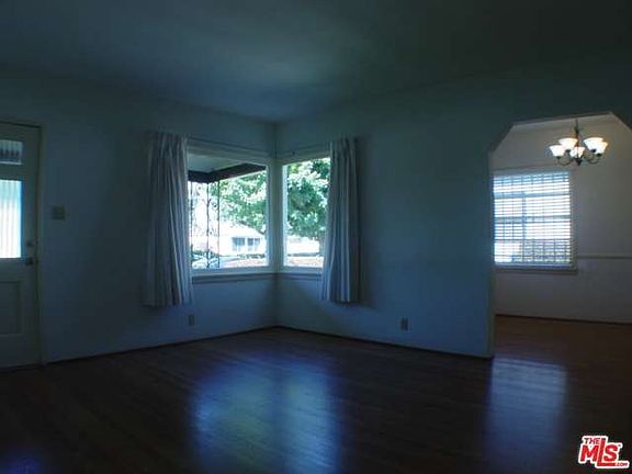 4th image of 2624 Kelton Ave