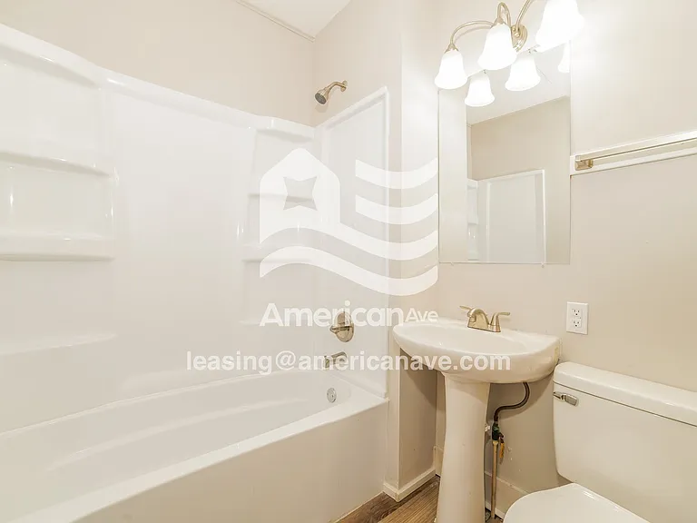 1346878_011_wm_-_main_bathroom_12967821.jpg