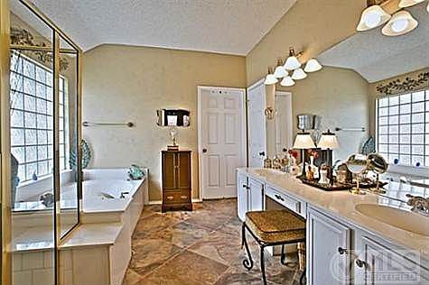 5th image of 501 Pin Oak Trl