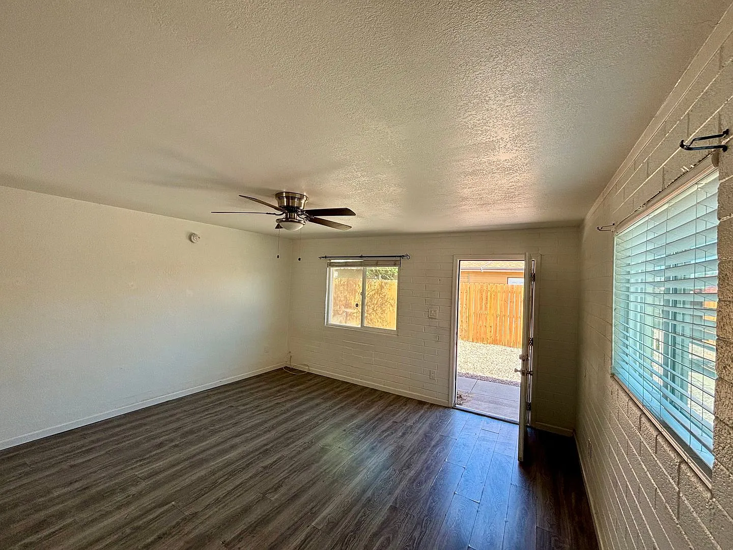 Ideal 1 BD/1 BA Duplex Unit Near 7th St & Dunlap in Phoenix! — Photo 3