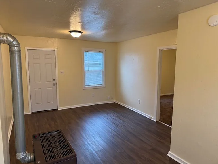 518 Alberts St — Photo 9