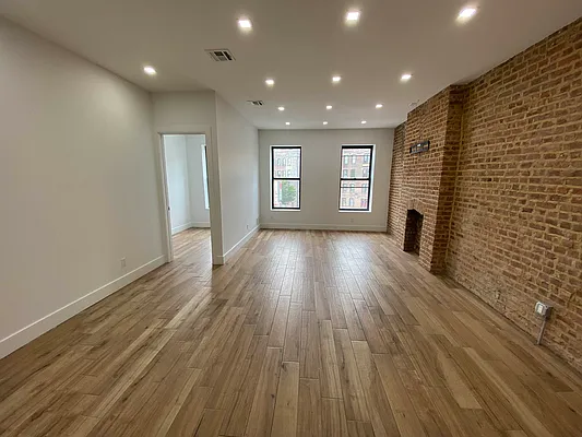 Rented by Marquis Real Estate Services | media 18