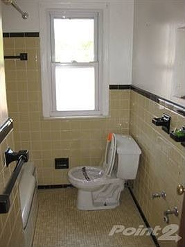 3rd image of 515 E Granet Ave