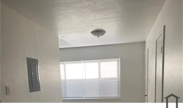 2 bed, 800 sqft, $2,400 — Photo 2