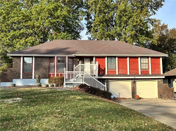 7820 Westridge Rd, Raytown, MO 64138