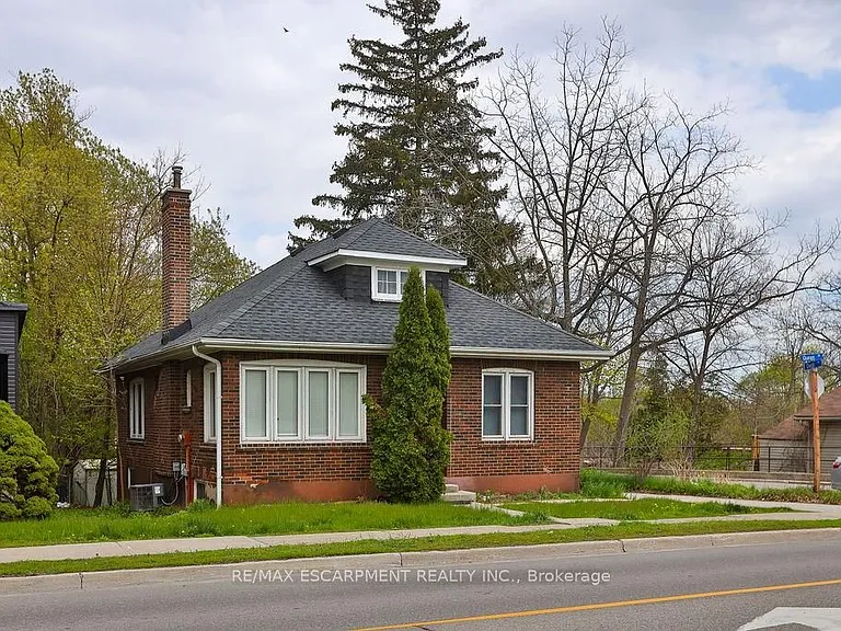 311 Queen St S — Photo 43