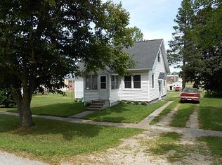 112 W Vinton St, Coggon, IA 52218