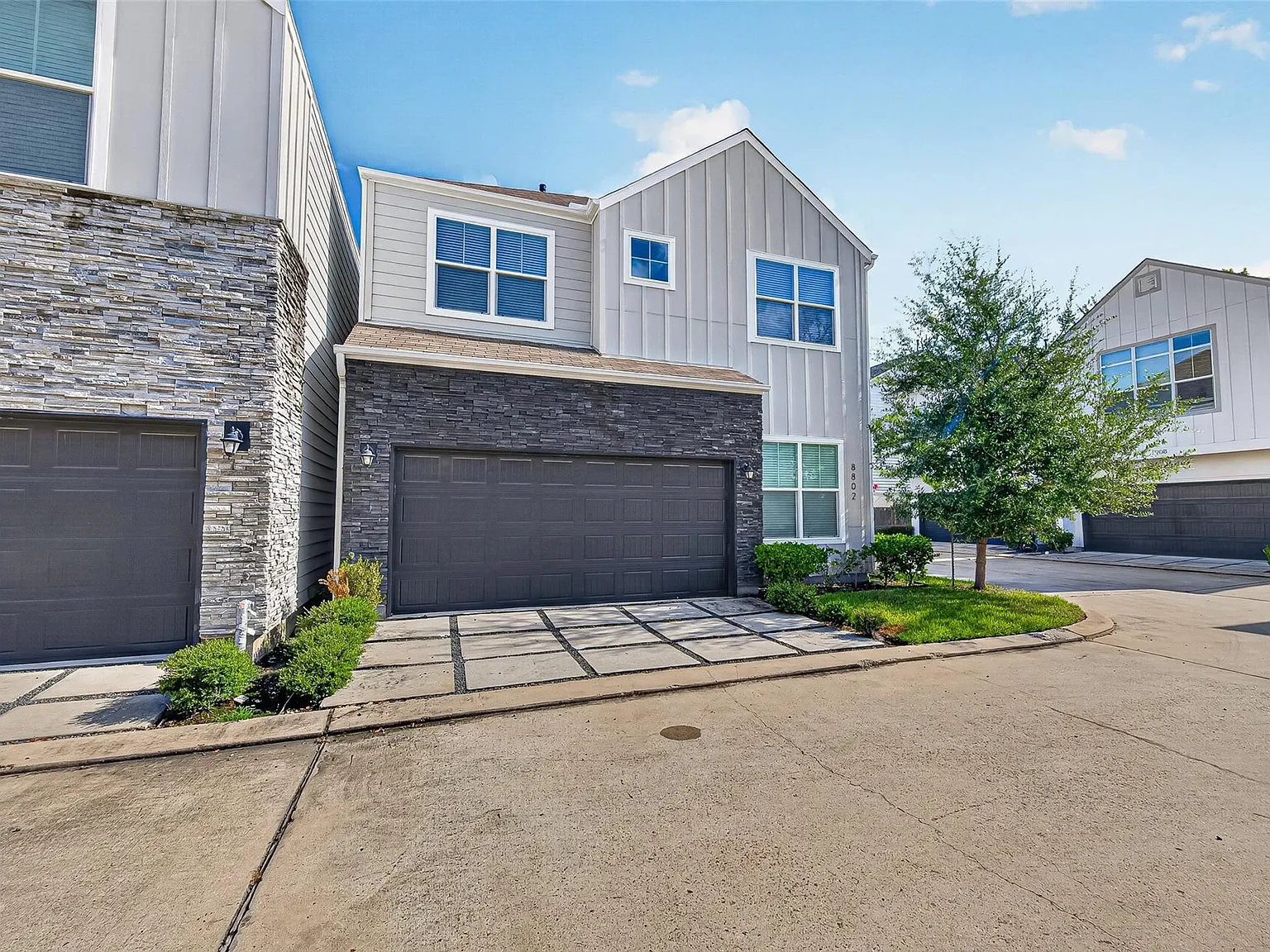 3 bed, 2.5 bath, 1958 sqft, $2,850 — Photo 2