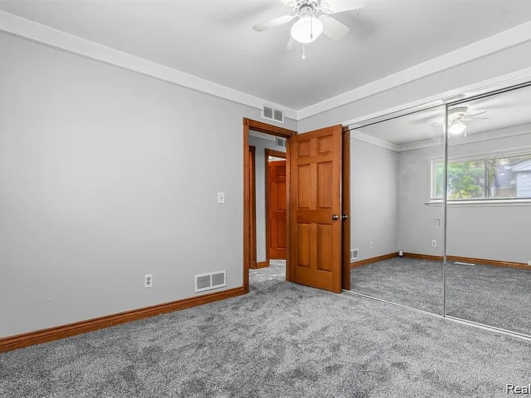 323 N Campbell Rd — Photo 10