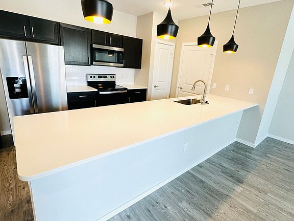 2nd image of 305 W Dm #1187-01-0412