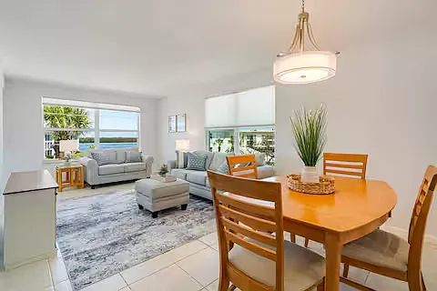 2 bed, 747 sqft, $7,000 — Photo 2