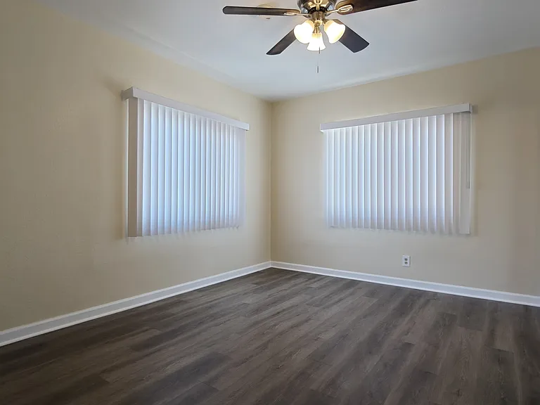 10223 Darby Ave #5 — Photo 9
