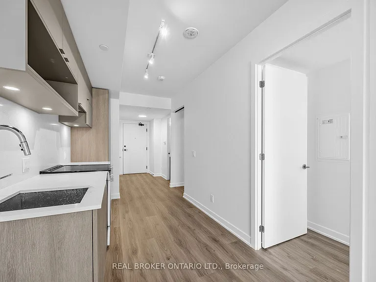 100 Queen St E #1912 — Photo 4