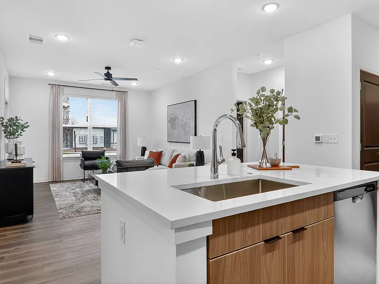 The Logan Luxury Apartments — Photo 14