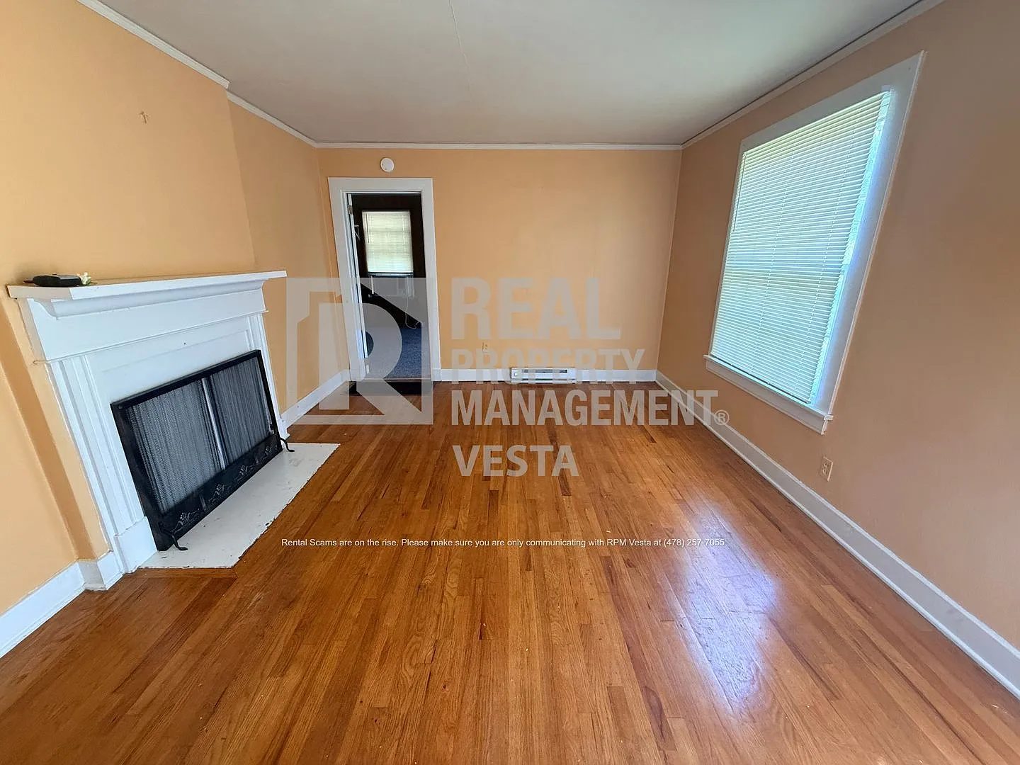 3 bed, 2.0 bath, 2061 sqft, $900 — Photo 2