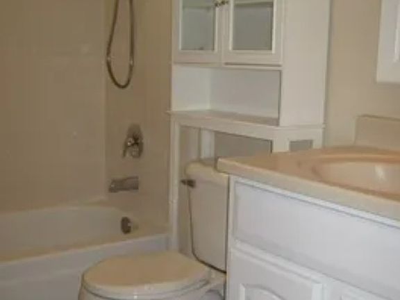 Shared Full Bathroom with tenant