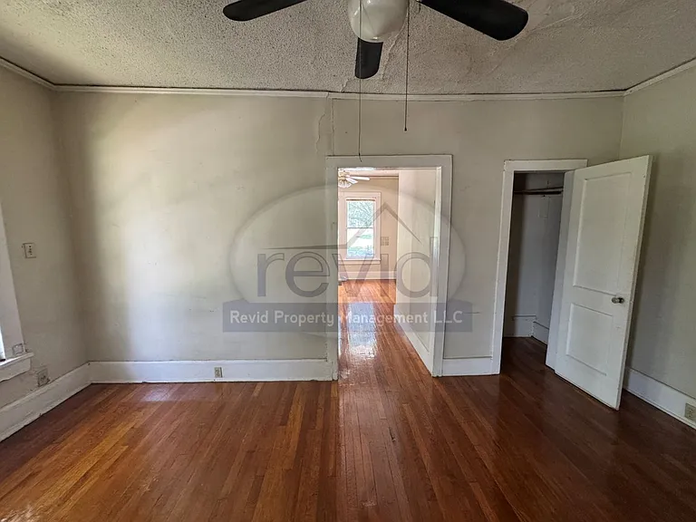 195 Hawthrone — Photo 15