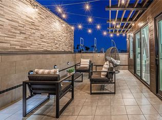 115 N Manhattan Pl, Los Angeles, CA 90004
