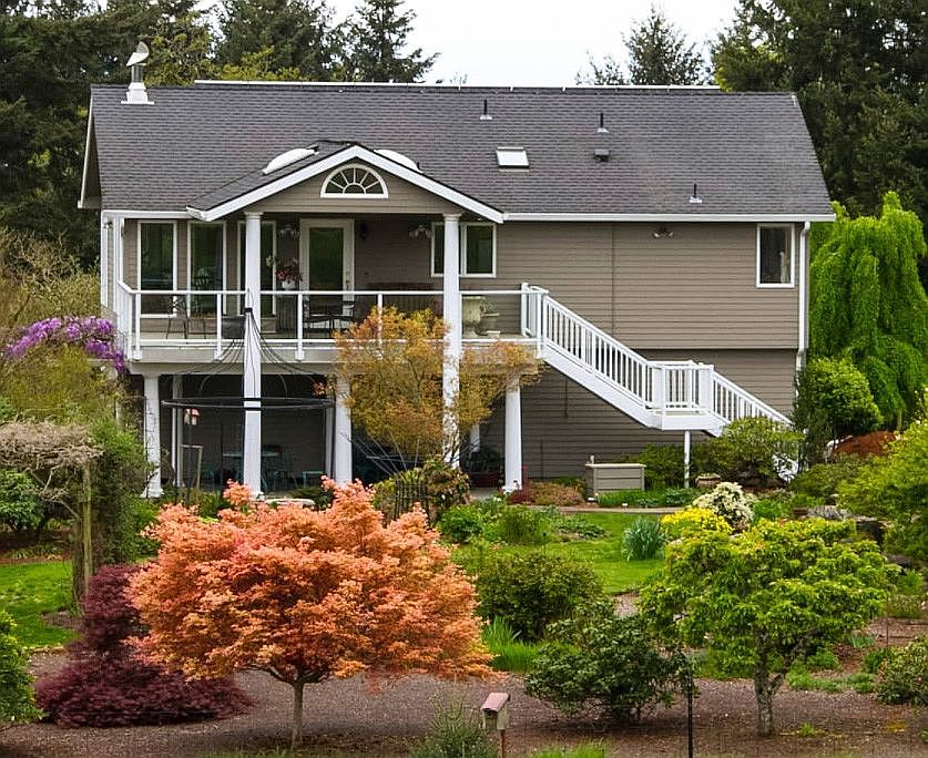1st image of 744 Scenic Heights Dr SE