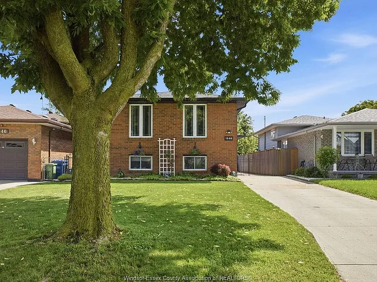 1646 Langlois Ave — Photo 1