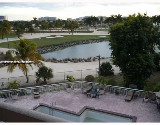 Building Photo - 8290 Lake Dr #104