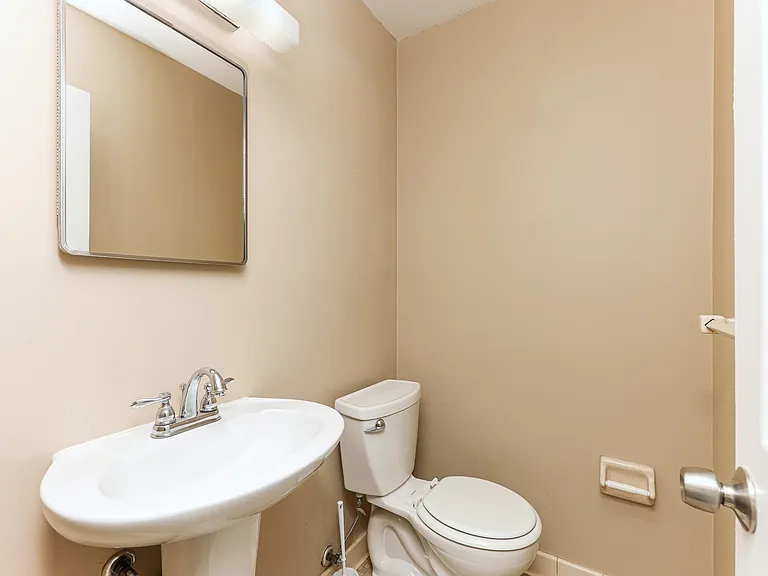 415 Ventura Ct — Photo 12