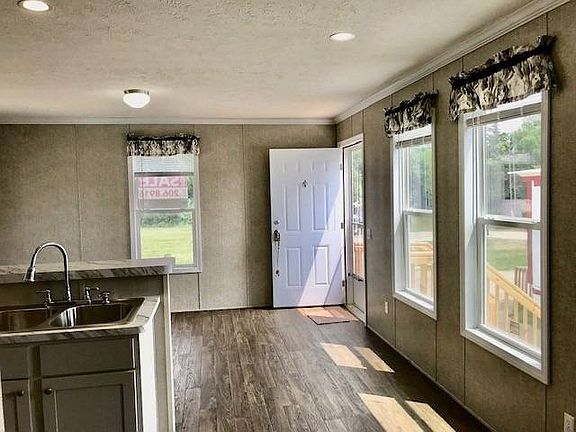 5th image of 8009 Hamilton Ave #48