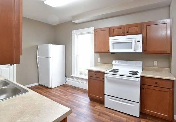 5th image of 346 2nd St NE