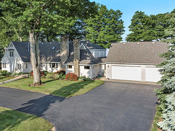 3rd image of 11001 Lakeshore Dr