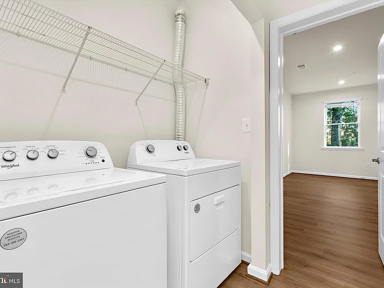 1102 Thomas Trl — Photo 38