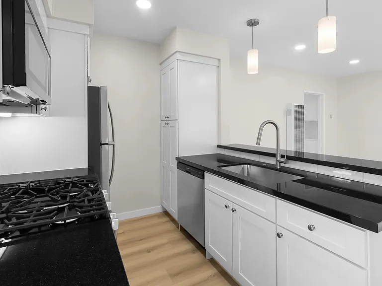 2823 S Corning St #4 — Photo 16