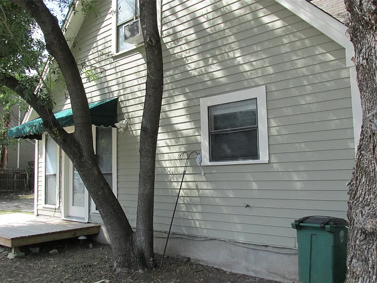 4500 Avenue G #B — Photo 3