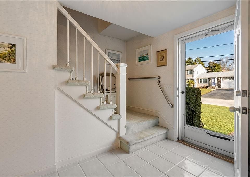 227 Summit Dr, Cranston, RI 02920 Zillow