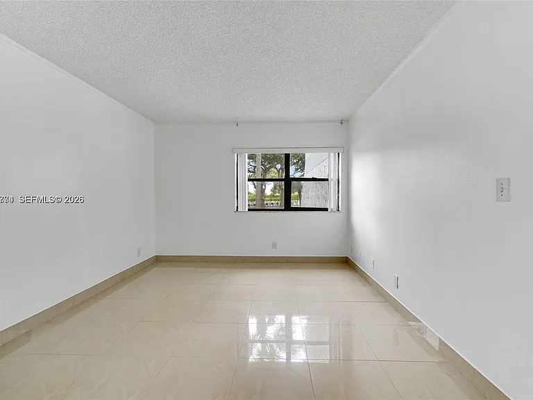 200 Lakeview Dr #101 — Photo 8
