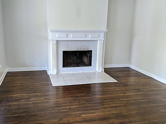 4th image of 310 S Capitol Pkwy
