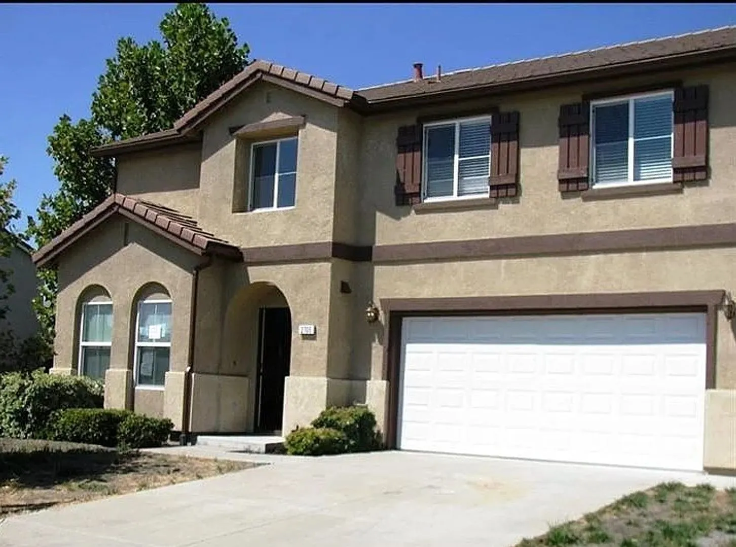 Stunning Well-Located Home - Possible Boat Parking — Photo 1
