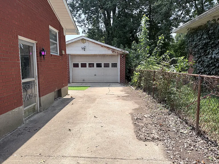 3206 Patricia Dr — Photo 4