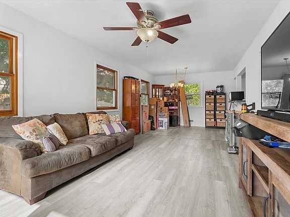 3rd image of 1004 4th AVENUE