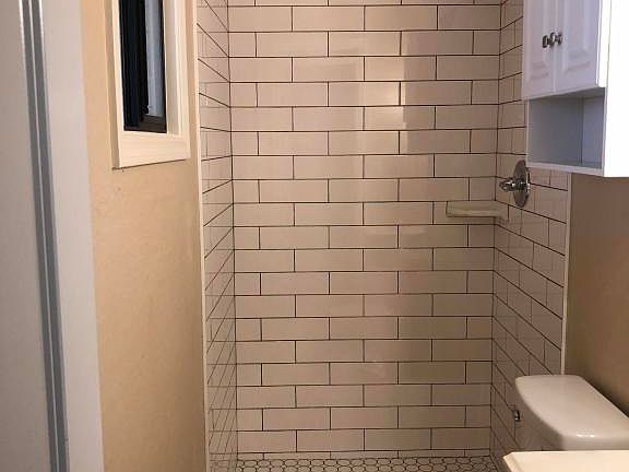 5th image of 3002 S Harl Ave