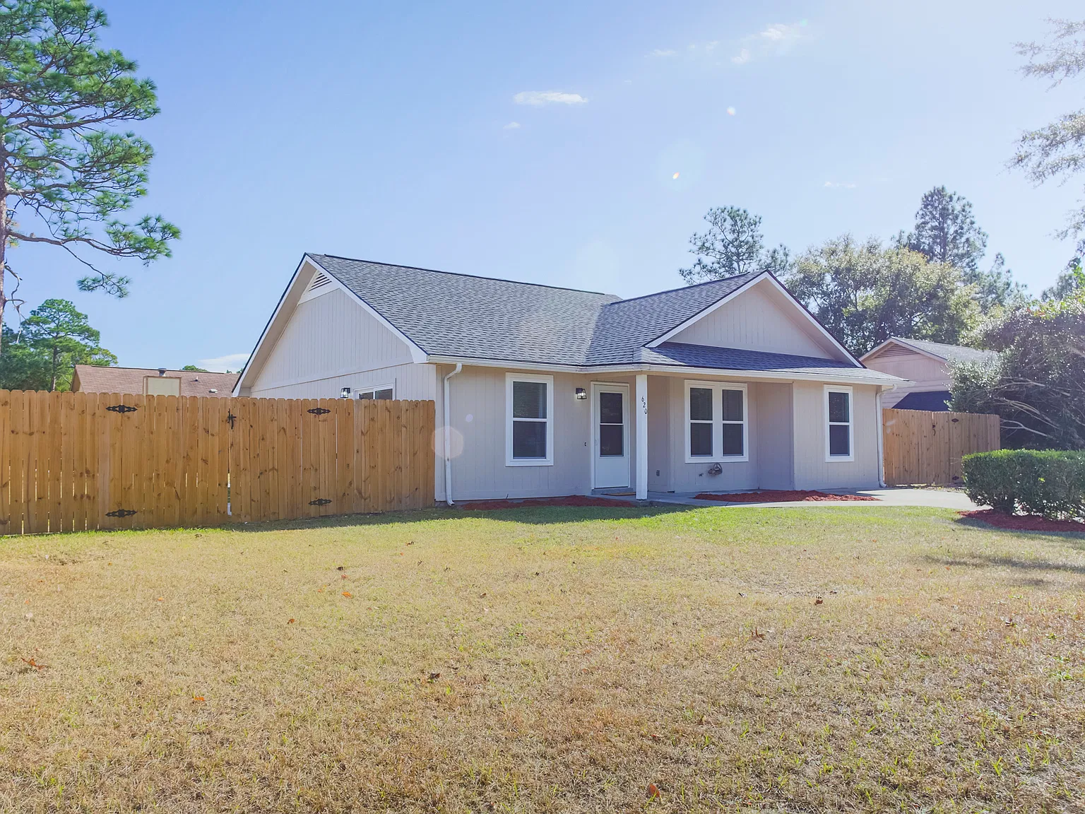 3 bed, 1057 sqft, $1,950 — Photo 2