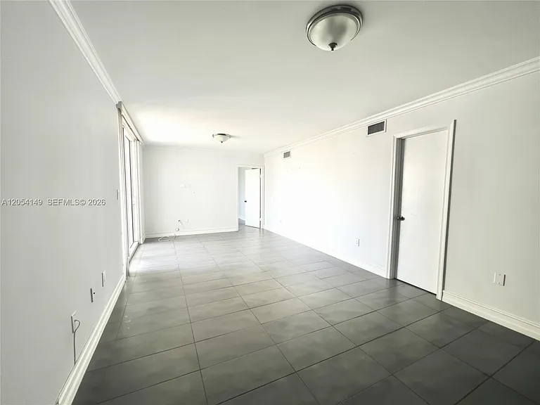 2457 Collins Ave #402 — Photo 7