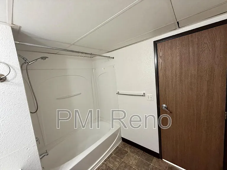 Big Horn Apartments — Photo 15