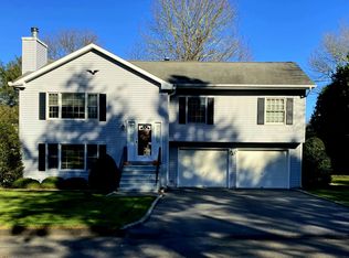 28 Wakeley St, Trumbull, CT 06611